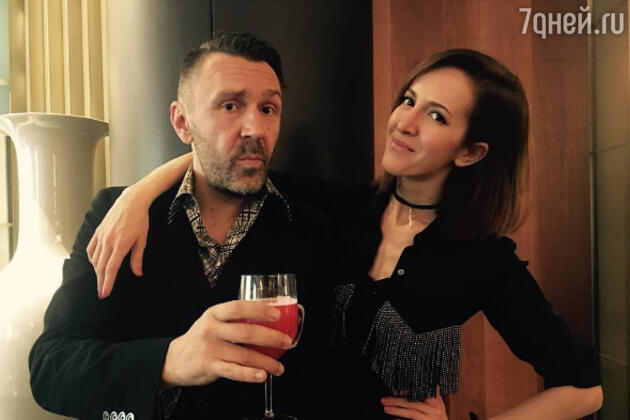 Сергей Шнуров с женой Матильдой Сергей Шнуров с женой Матильдой