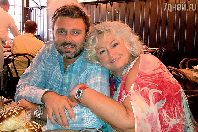 Людмила Карева с сыном