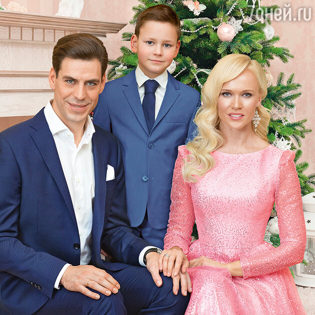 Дмитрий Дюжев с женой Татьяной и сыном Иваном