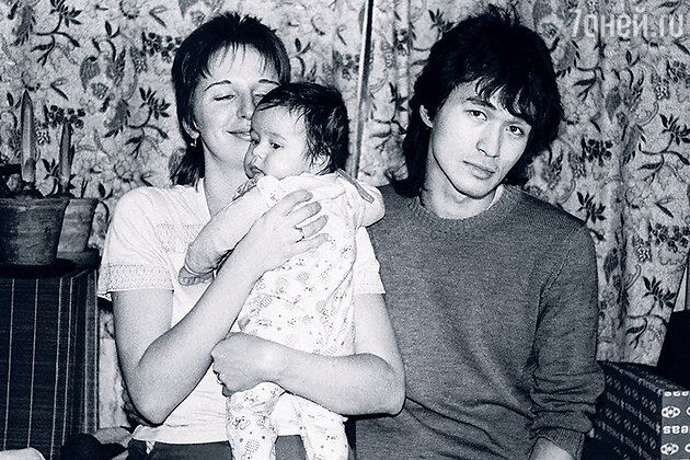 Виктор Цой с женой и сыном