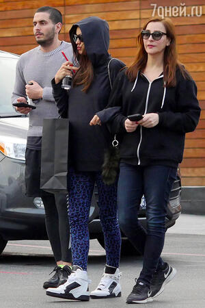 Ирина Шейк  c друзьями