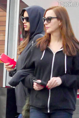 Ирина Шейк  c друзьями