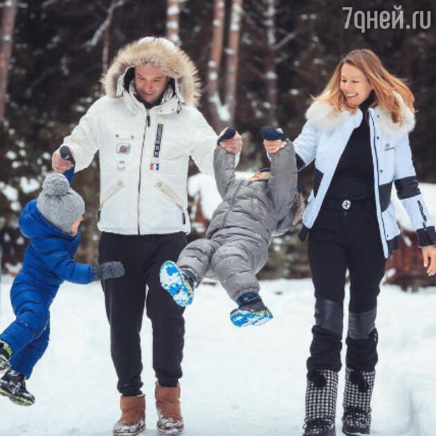Мария Кожевникова с мужем и детьми